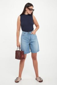 Bermudy damskie Ozono WEEKEND MAX MARA. Szorty Weekend Max Mara, bez wzorów. Za 839,00 zł.
