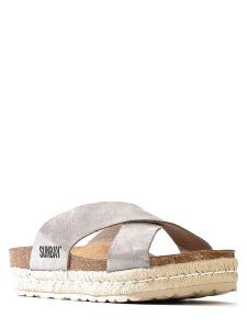 Sunbay Klapki "Astilbe" w kolorze szarym na koturnie rozmiar: 38. Szare klapki Sunbay, bez wzorów, z otwartym noskiem, bez obcasa, na koturnie. Za 127,35 zł.