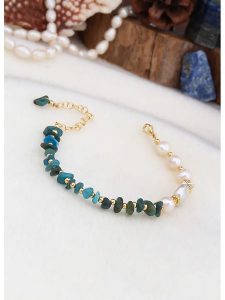 L'Atelier de Gaia Pozłacana bransoletka z perłami i opalami rozmiar: onesize. Białe bransoletki L'Atelier de Gaia, z opalem, pozłacane. Za 104,39 zł.