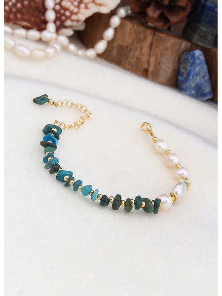 L'Atelier de Gaia Pozłacana bransoletka z perłami i opalami rozmiar: onesize. Białe bransoletki L'Atelier de Gaia, z opalem, pozłacane. Za 74,11 zł.