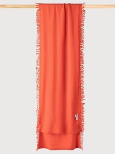 Maerz Muenchen Wełniany szal w kolorze pomarańczowym rozmiar: onesize. Pomarańczowe szaliki Maerz Muenchen, bez wzorów, z materiału. Za 217,99 zł.