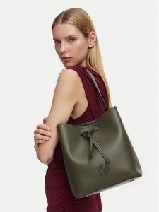 BOSS Torebka Anett Drawstring 50567602 Zielony ciemny. Zielone torebki klasyczne Boss, bez wzorów, ze skóry, bez dodatków. Za 675,99 zł.