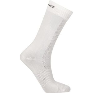Skarpetki Endurance Dingwall. Białe skarpetki ENDURANCE, bez wzorów. W wyprzedaży za 26,00 zł.