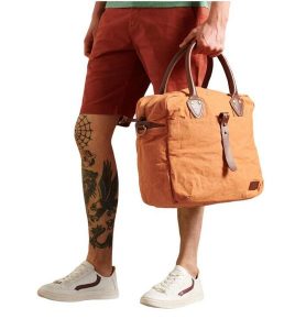 Torba sportowa Superdry Military Laptop Bag. Brązowe torby podróżne i sportowe Superdry, bez wzorów, z bawełny, na ramię, duże. Za 139,49 zł.