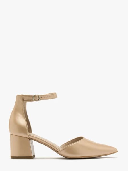 Złote czółenka na klocku. Żółte czółenka Ryłko, bez wzorów, ze skóry, bez obcasa, na słupku, bez zapięcia. W wyprzedaży za 299,99 zł.