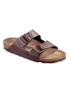 Birkenstock Klapki "Arizona" w kolorze ciemnobrązowym rozmiar: 42. Brązowe klapki Birkenstock, bez wzorów, z otwartym noskiem, bez obcasa. Za 331,46 zł.