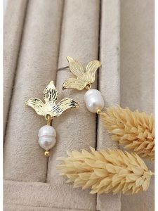 Nakkash Pozłacane kolczyki-wkrętki z perłami rozmiar: onesize. Żółte kolczyki Nakkash, z perłą, pozłacane. Za 95,69 zł.