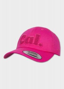 Czapka Snapback PITBULL damska z zagiętym daszkiem 3D CAL. Czerwone czapki PITBULL, z aplikacjami, z bawełny. Za 129,00 zł.