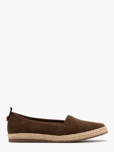 Welurowe brązowe espadryle damskie DINA. Brązowe espadryle Ryłko, bez wzorów, ze skóry, bez obcasa, na płaskiej podeszwie. W wyprzedaży za 299,99 zł.