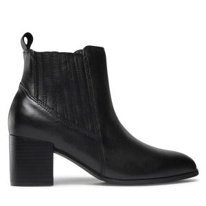Botki Lasocki. Czarne botki Lasocki, bez wzorów, bez obcasa, na słupku, bez zapięcia. Za 299,99 zł.