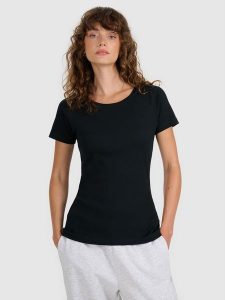 4F T-shirt regular z prążkowanej dzianiny damski - czarny L. Czarne t-shirty 4f, l, bez wzorów, z bawełny, bez kołnierzyka, bez ramiączek. W wyprzedaży za 39,99 zł.