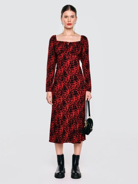 Sukienka damska midi z wiskozy z nadrukiem czerwono-czarna Kiara 603. Czerwone sukienki Big Star, do pracy, l, bez wzorów, z tkaniny, biznesowe, bez kołnierzyka, bez ramiączek, maxi, dopasowane. Za 249,99 zł.