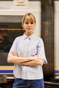 Bawełniana koszula w paski błękitna. Niebieskie koszule MOODO, l, bez wzorów, z bawełny, bez kołnierzyka, bez ramiączek. Za 99,99 zł.