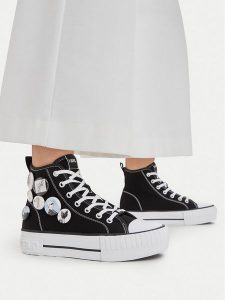 KARL LAGERFELD Trampki KL60459 Czarny. Czarne trampki KARL LAGERFELD, bez wzorów, z materiału, bez zapięcia. Za 492,99 zł.