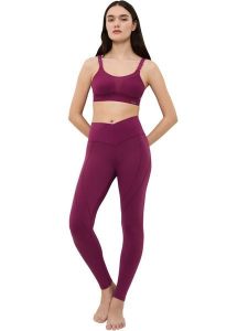 Triumph Legginsy sportowe w kolorze jagodowym rozmiar: M. Czerwone legginsy Triumph, m, bez wzorów, z materiału, z podwyższonym stanem, outdoorowe. Za 143,90 zł.