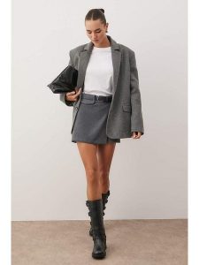 Trendyol Spódnico-spodenki w kolorze szarym rozmiar: 40. Szare spódnice Trendyol, bez wzorów, ze skóry, mini. Za 78,99 zł.