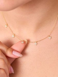 Lodie Silver Srebrny naszyjnik z elementami ozdobnymi rozmiar: onesize. Szare naszyjniki Lodie Silver, z cyrkonią, srebrne. Za 78,99 zł.