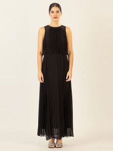 APART Sukienka w kolorze czarnym rozmiar: 42. Czarne sukienki Apart, bez wzorów, bez kołnierzyka, bez ramiączek, maxi. Za 302,35 zł.