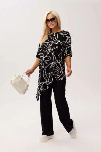 Wiskozowa tunika asymetryczna Capri Mono w czarno-biały wzór OVERSIZE PLUS SIZE XXL WIOSNA LATO. Białe tuniki Moda Size Plus Iwanek, na co dzień, na lato, l, bez wzorów, z dzianiny, eleganckie, z asymetrycznym kołnierzem, plus size, bez ramiączek. Za 229,90 zł.