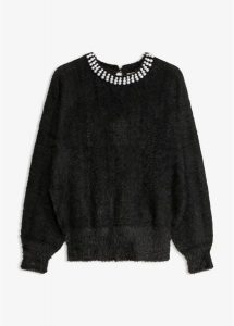 Sweter z aplikacją z perełek. Czarne swetry klasyczne bonprix, bez kołnierzyka. Za 149,99 zł.