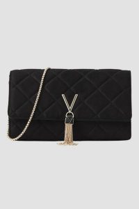 VALENTINO Czarna damska torebka Charlotte Pochette. Czarne torebki klasyczne Valentino by Mario Valentino, bez wzorów, ze skóry, zamszowe, bez dodatków. W wyprzedaży za 294,99 zł.