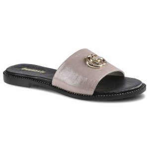 Klapki damskie Dwunasty Shoes, z szerokim paskiem z przodu płaską podeszwą oraz ozdobnym detalem na cholewce, różowe, 907-1. Czerwone klapki Dwunasty Shoes, bez wzorów, ze skóry, bez obcasa, na obcasie. Za 205,00 zł.