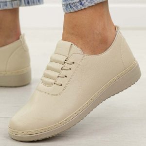 Beżowe półbuty damskie Unisoft 5933. Brązowe półbuty Jezzi, na jesień, bez wzorów, z jeansu, z okrągłym noskiem, bez obcasa, na płaskiej podeszwie, bez zapięcia. Za 149,00 zł.