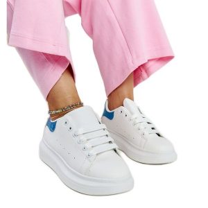 Białe sneakersy eko-skórzane Fatimah. Białe trampki bez wzorów, z gumy, bez zapięcia. Za 101,26 zł.