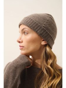 Just Cashmere Kaszmirowa czapka "Ember" w kolorze szarobrązowym rozmiar: onesize. Brązowe czapki Just Cashmere, bez wzorów, z kaszmiru. Za 145,26 zł.