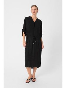 Soaked in Luxury Sukienka w kolorze czarnym rozmiar: S. Czarne sukienki Soaked in Luxury, na co dzień, s, bez wzorów, z wiskozy, bez kołnierzyka, bez ramiączek, midi, proste. Za 208,99 zł.