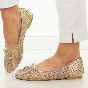 Beżowe baleriny damskie Vinceza 62270. Brązowe balerinki VINCEZA, bez wzorów, z okrągłym noskiem, bez obcasa, na płaskiej podeszwie, bez zapięcia. Za 149,00 zł.