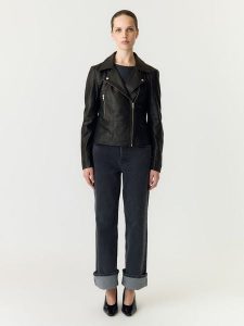 YAS Skórzana kurtka w kolorze czarnym rozmiar: XS. Czarne kurtki YAS, xs, bez wzorów, ze skóry, bez kaptura. Za 584,95 zł.