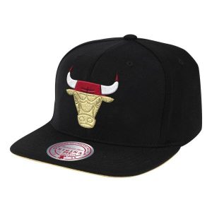 Czapka z daszkiem Mitchell & Ness NBA Chicago Bulls Snapback 6HSSMM19489-CBUBLCK. Czarne czapki MITCHELL & NESS, bez wzorów, sportowe. Za 109,00 zł.