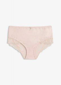 Figi maxi panty z miękkiej mikrofibry. Czerwone figi bonprix, bez wzorów, z koronki. Za 42,99 zł.