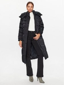 Guess Płaszcz zimowy W3BL41 WFSW2 Czarny Regular Fit. Czarne płaszcze Guess, na zimę, l, z aplikacjami, z syntetyku, bez kaptura. Za 969,99 zł.