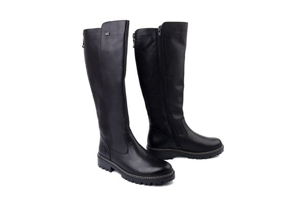 RIEKER REMONTE D0B72-01 black, kozaki damskie. Czarne kozaki Rieker Remonte, bez wzorów, ze skóry, bez obcasa, na obcasie, bez zapięcia. Za 619,90 zł.