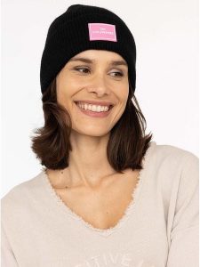 Zwillingsherz Czapka "Zwillingsherz" w kolorze czarnym rozmiar: onesize. Czarne czapki Zwillingsherz, bez wzorów, z materiału. Za 122,96 zł.