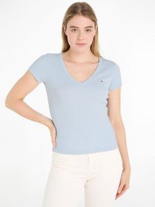 TOMMY JEANS Koszulka w kolorze błękitnym rozmiar: XL. Niebieskie bluzki Tommy Jeans, xl, bez wzorów, z jeansu, bez kołnierzyka, bez ramiączek. Za 83,42 zł.