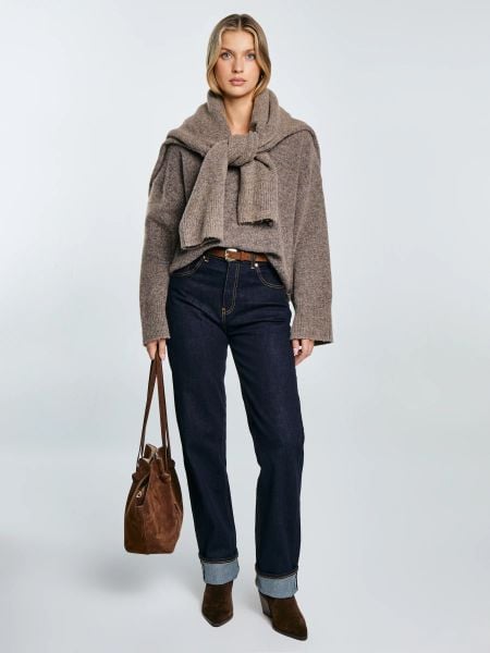 Sweter damski v-neck oversize z dodatkiem wełny brązowy Violina 804. Brązowe swetry klasyczne Big Star, l, z dzianiny, bez kołnierzyka. W wyprzedaży za 199,99 zł.