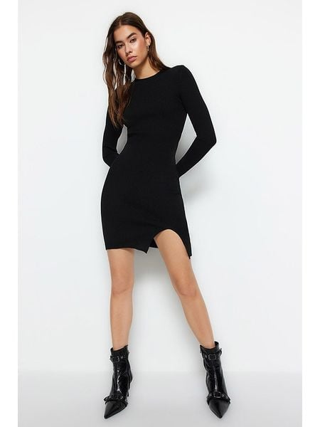 Trendyol Sukienka w kolorze czarnym rozmiar: L. Czarne sukienki Trendyol, l, bez wzorów, prążkowane, bez kołnierzyka, bez ramiączek, midi. Za 87,19 zł.