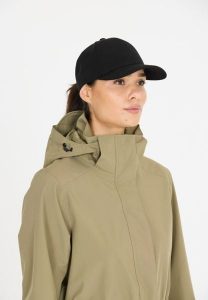 Czapka z daszkiem Whistler Viken. Czarne czapki WHISTLER, bez wzorów, z elastanu, klasyczne. Za 85,99 zł.
