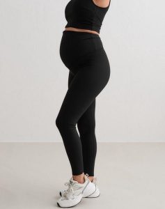 Damskie legginsy ciążowe, krótsze, wysoki stan, squat proof Sense czarne. Czarne legginsy AIM'N, bez wzorów, z dzianiny, z podwyższonym stanem, krótkie. Za 297,00 zł.