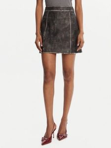 Guess Spódnica z imitacji skóry W5YD46 WHDI0 Szary Regular Fit. Szare spódnice Guess, s, z aplikacjami, ze skóry. Za 359,99 zł.
