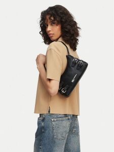 Karl Lagerfeld Jeans Torebka B2W30265 Czarny. Czarne torebki klasyczne Karl Lagerfeld Jeans, bez wzorów, z jeansu, bez dodatków. Za 433,99 zł.