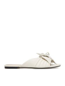 GINO ROSSI Klapki CEO-ROSE-LT-2221-1 Biały. Białe klapki Gino Rossi, bez wzorów, ze skóry, bez obcasa. Za 349,99 zł.