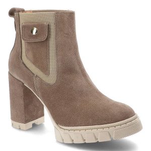 Botki damskie Damiss, cholewka z miękkiego zamszu z elastyczną wstawką po bokach masywny obcas oraz gruba podeszwa z wyraźnym profilem, kawa‑welur, D. Brązowe botki Damiss, bez wzorów, ze skóry, bez obcasa, na obcasie, bez zapięcia. Za 373,99 zł.