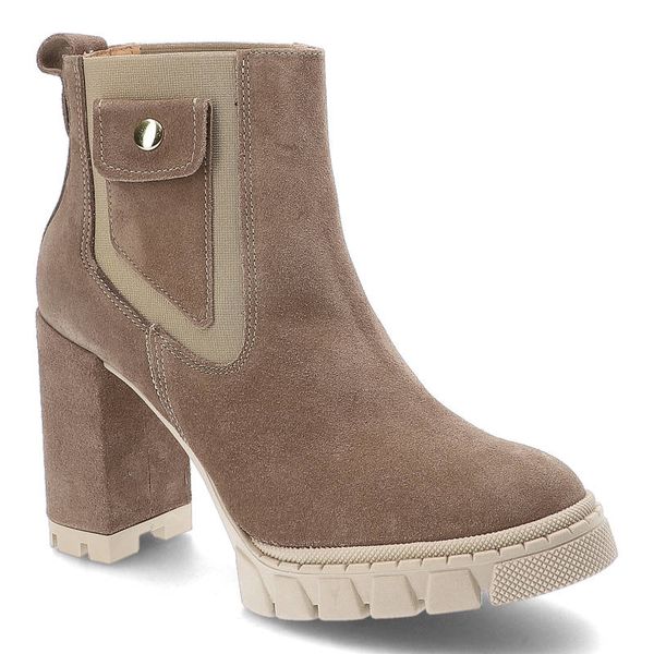 Botki damskie Damiss, cholewka z miękkiego zamszu z elastyczną wstawką po bokach masywny obcas oraz gruba podeszwa z wyraźnym profilem, kawa‑welur, D. Brązowe botki Damiss, bez wzorów, ze skóry, bez obcasa, na obcasie, bez zapięcia. Za 349,00 zł.