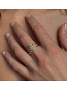 Les Petites Précieuses Srebrny pierścionek ze szmaragdami rozmiar: 60. Szare pierścionki Les Petites Précieuses, z szmaragdem, srebrne. Za 113,99 zł.