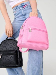 Plecak Hello Kitty - różowy. Czerwone plecaki Sinsay. W wyprzedaży za 51,99 zł.