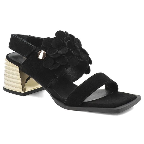 Sandały damskie S.Barski, ze skóry naturalnej zamszowej na stabilnym obcasie z metalicznym wstawką i efektowną aplikacją kwiatową podkreślają eleganc. Czarne sandały S.BARSKI, z aplikacjami, ze skóry, bez obcasa, na obcasie, bez zapięcia. Za 287,90 zł.